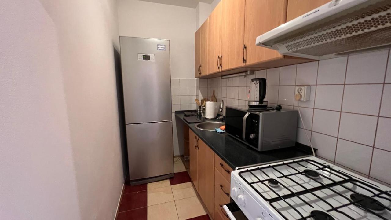 2 Room Apartment, Near Oc Galeria, Petrzalka براتسيلافا المظهر الخارجي الصورة