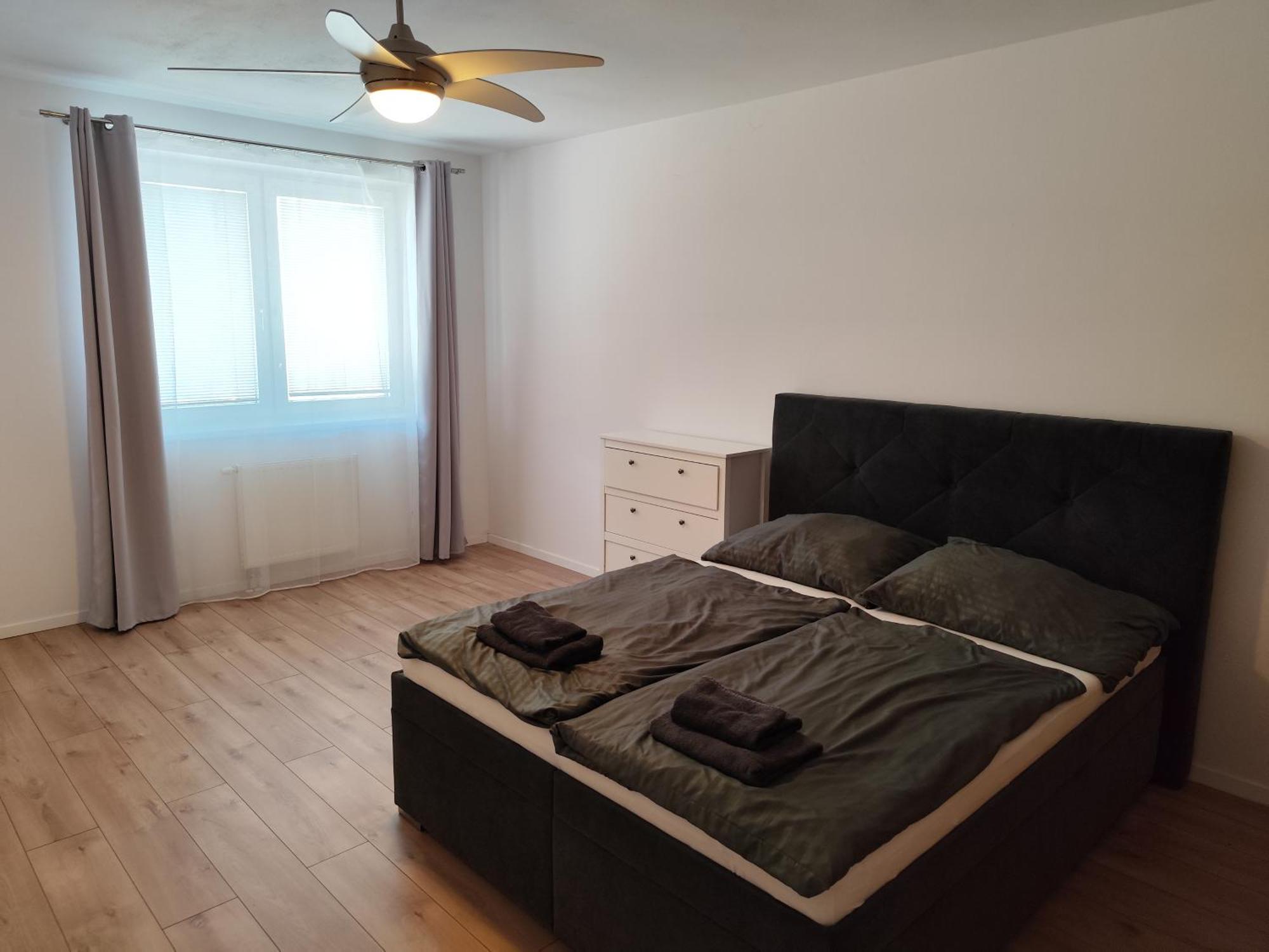 2 Room Apartment, Near Oc Galeria, Petrzalka براتسيلافا المظهر الخارجي الصورة